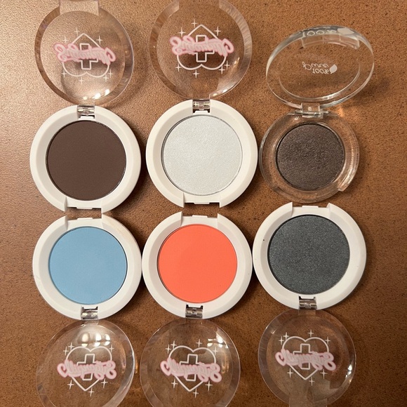 Brand new eyeshadows - Picture 2 of 4